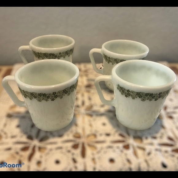 VTG Pyrex Daisy Coffee Mugs Set of 4 White/Green Mid Century Grandma’s Kitchen - Picture 1 of 4